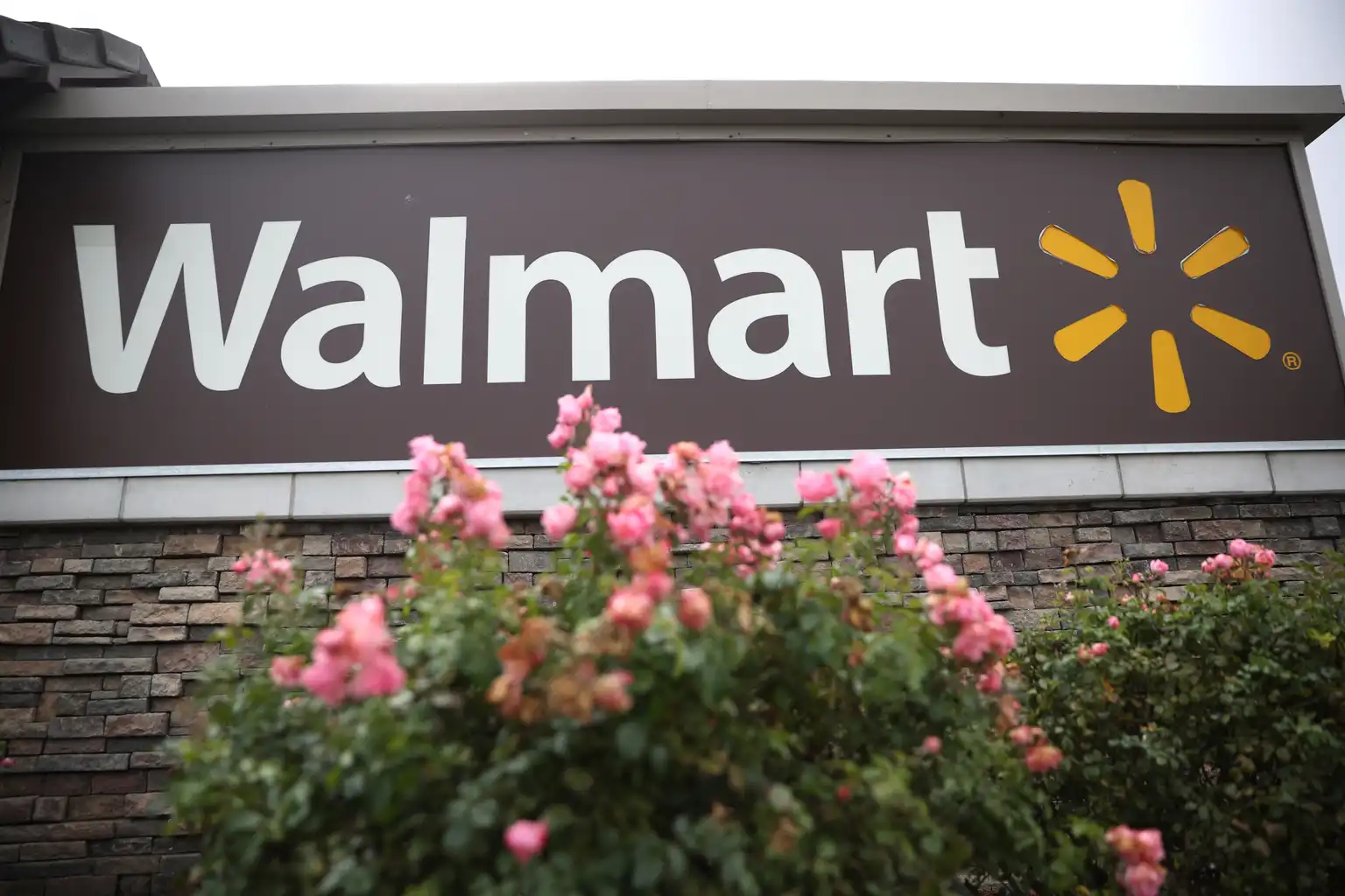 كيف تستثمر في أسهم شركة Walmart Inc الأمريكية بفعالية 
