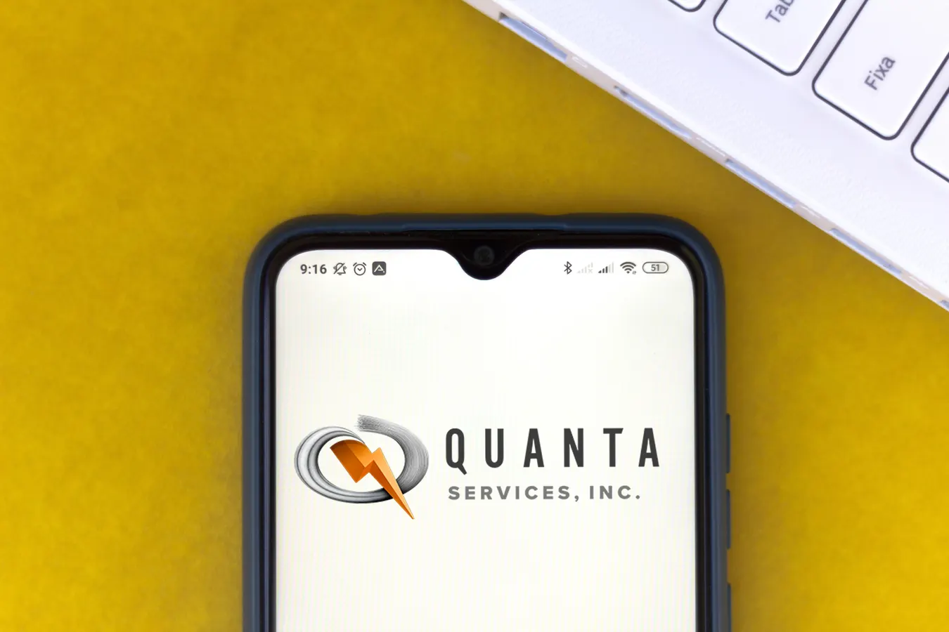كيفية الاستثمار في سهم شركة Quanta Services: دليل خطوة بخطوة