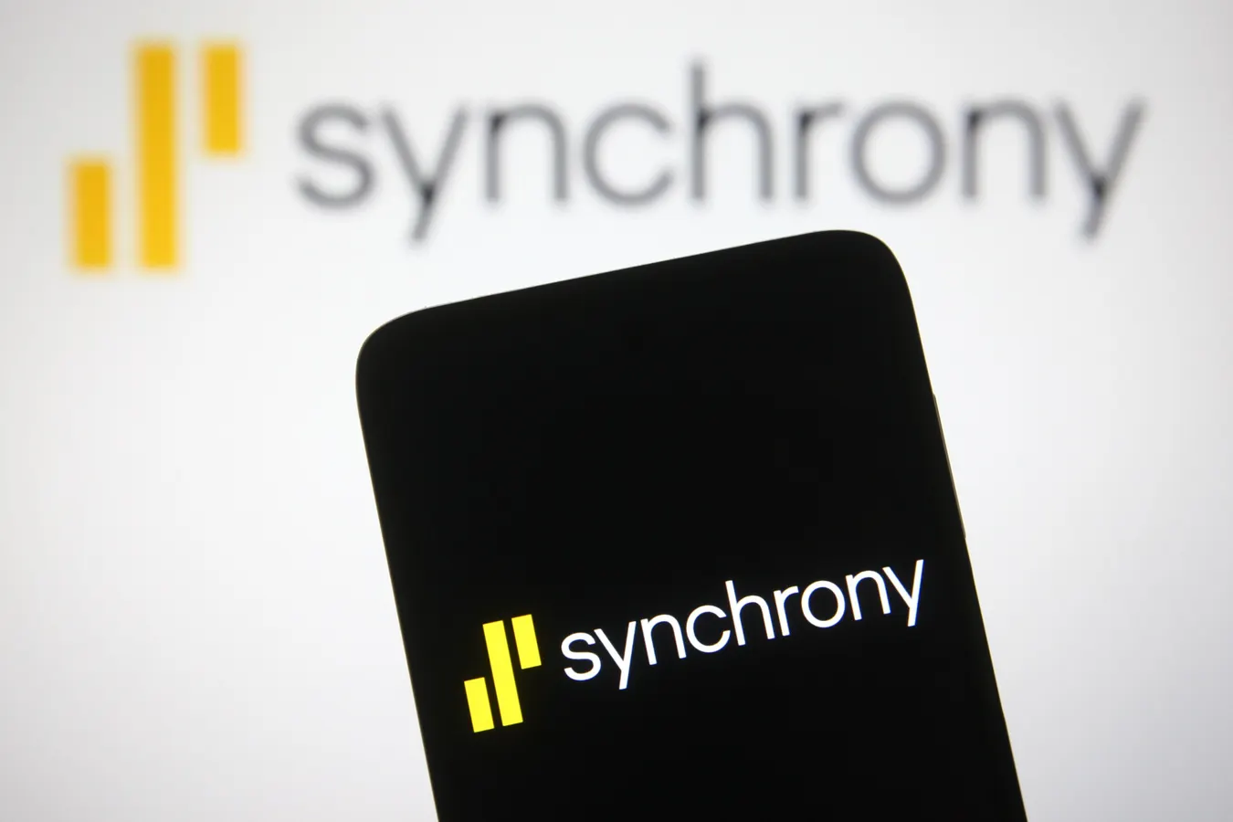 دليلك خطوة بخطوة للاستثمار في سهم Synchrony (SYF)